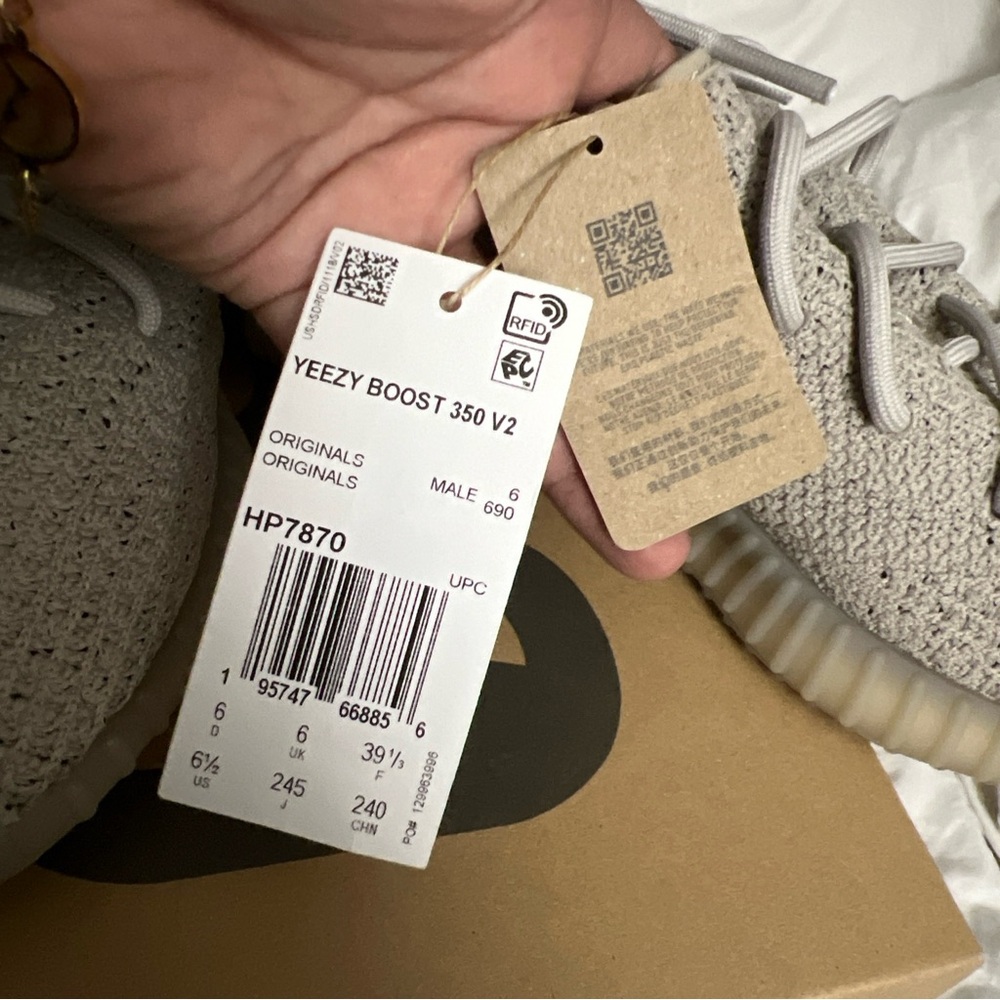 Yeezys 350 boost - Picture 5 of 8